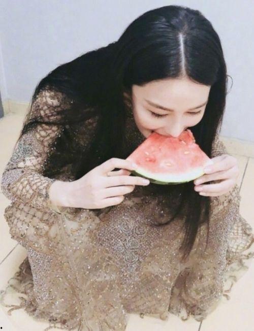 娱乐吃瓜酱情感,情感吃瓜，揭秘明星幕后故事