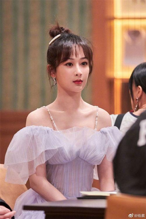 娱乐吃瓜杨紫,娱乐圈的“捧红达人”与多变人生