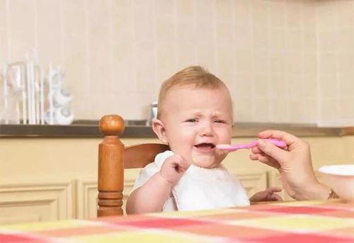 娱乐吃瓜君宝宝倒水,揭秘宝宝倒水背后的温馨瞬间